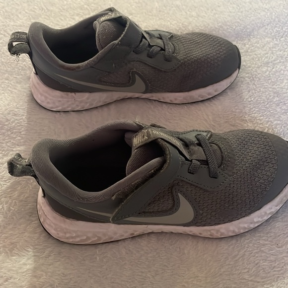 Nikes - Picture 2 of 5